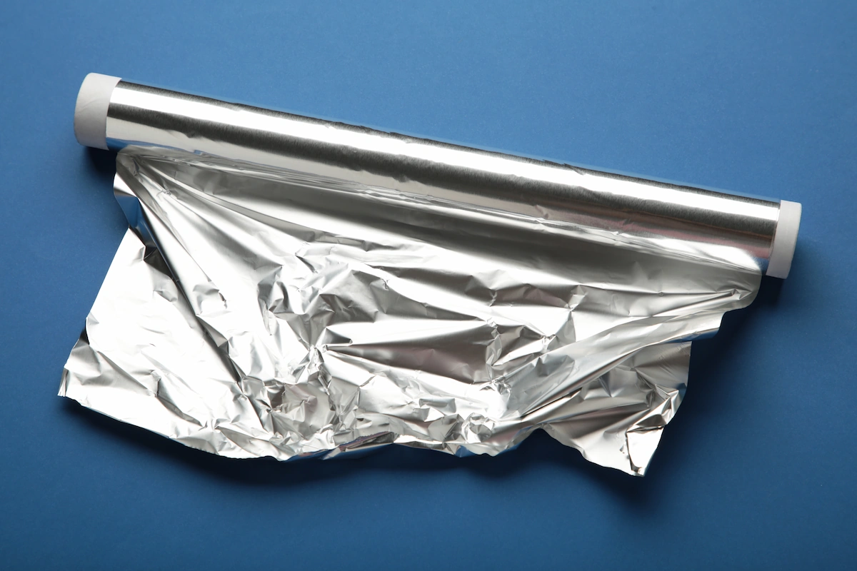 satu roll aluminium foil